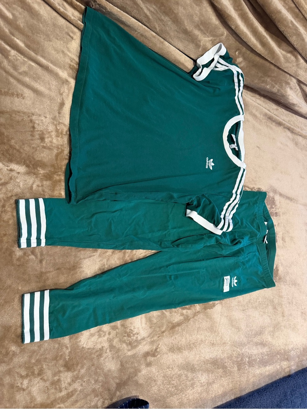 adidas Green women’s 3-Stripe Top (s) and Joggers (m) Set